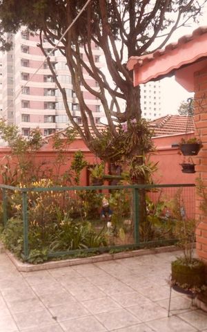 Casa à venda com 398m², 4 quartos e 8 vagas Casa à venda com 398m², 4 quartos e 8 vagasQuintal