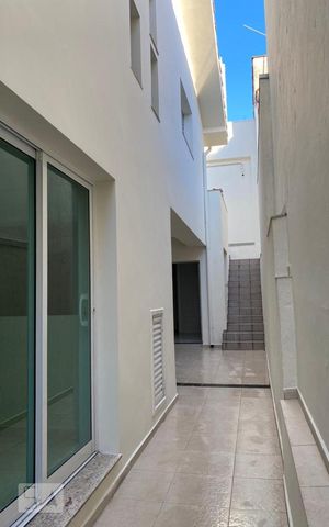 Casa à venda com 196m², 3 quartos e 2 vagas Casa à venda com 196m², 3 quartos e 2 vagasCorredor