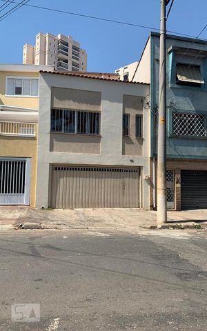 Casa à venda com 196m², 3 quartos e 2 vagas Casa à venda com 196m², 3 quartos e 2 vagasfachada