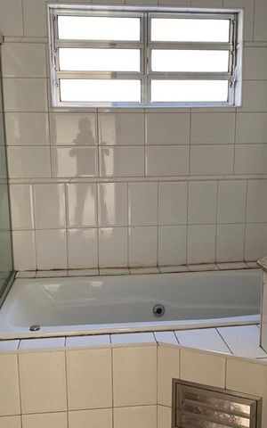 Casa à venda com 196m², 3 quartos e 2 vagas Casa à venda com 196m², 3 quartos e 2 vagasBanheiro