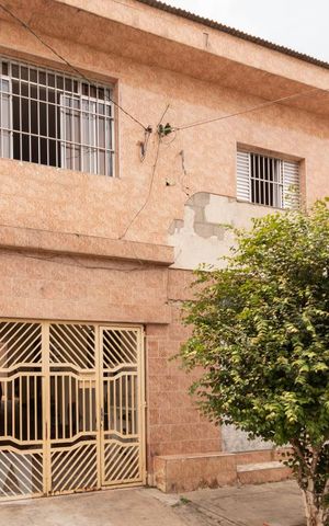 Casa à venda com 70m², 2 quartos e 3 vagas Casa à venda com 70m², 2 quartos e 3 vagasFachada