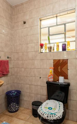Casa à venda com 70m², 2 quartos e 3 vagas Casa à venda com 70m², 2 quartos e 3 vagasBanheiro casa 1