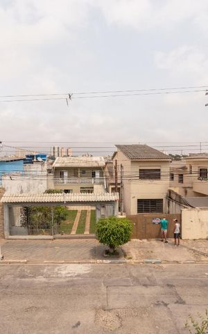 Casa à venda com 70m², 2 quartos e 3 vagas Casa à venda com 70m², 2 quartos e 3 vagasVista do quarto 2 casa 1