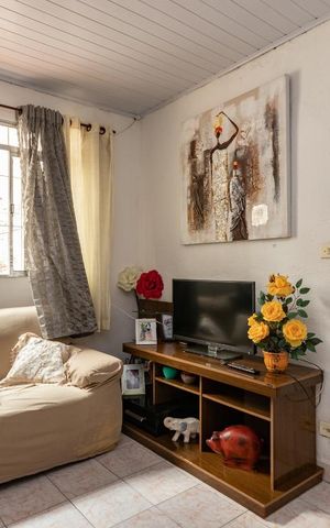 Casa à venda com 70m², 2 quartos e 3 vagas Casa à venda com 70m², 2 quartos e 3 vagasSala casa 2