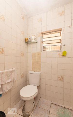 Casa à venda com 70m², 2 quartos e 3 vagas Casa à venda com 70m², 2 quartos e 3 vagasBanheiro casa 2