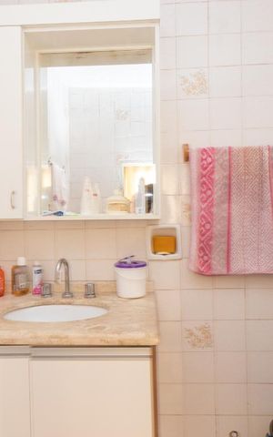 Casa à venda com 70m², 2 quartos e 3 vagas Casa à venda com 70m², 2 quartos e 3 vagasBanheiro casa 2