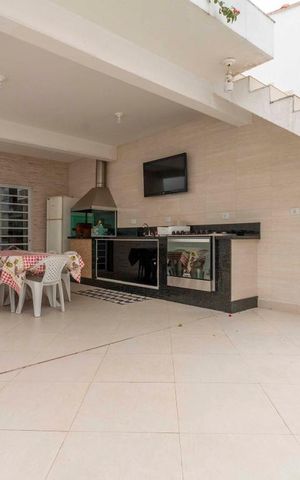Casa à venda com 210m², 2 quartos e 2 vagas Casa à venda com 210m², 2 quartos e 2 vagasChurrasqueira
