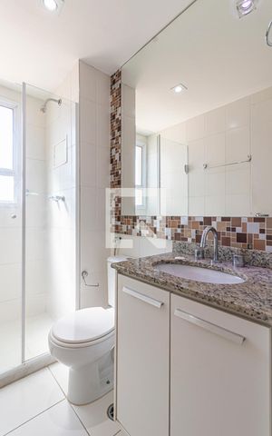Apartamento para alugar com 92m², 2 quartos e 2 vagas Apartamento para alugar com 92m², 2 quartos e 2 vagasBanheiro da Suite