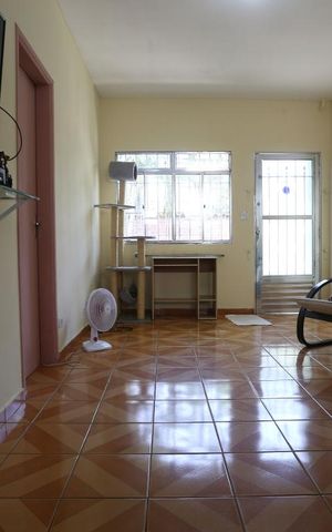 Casa à venda com 180m², 5 quartos e 2 vagasSala