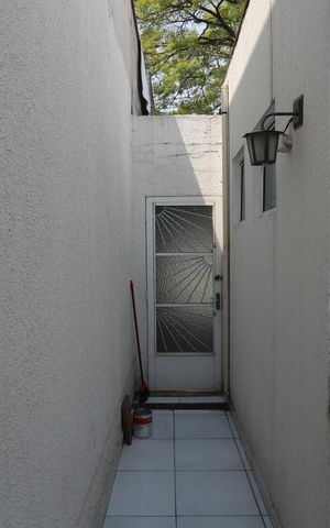 Casa à venda com 180m², 5 quartos e 2 vagasCorredor Lateral