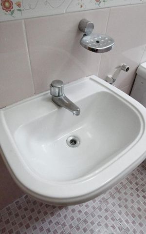 Casa à venda com 150m², 3 quartos e 2 vagas Casa à venda com 150m², 3 quartos e 2 vagasBanheiro