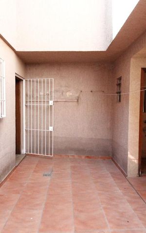 Casa à venda com 150m², 3 quartos e 2 vagas Casa à venda com 150m², 3 quartos e 2 vagasQuintal