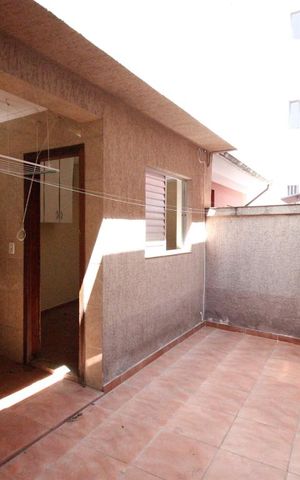 Casa à venda com 150m², 3 quartos e 2 vagas Casa à venda com 150m², 3 quartos e 2 vagasQuintal