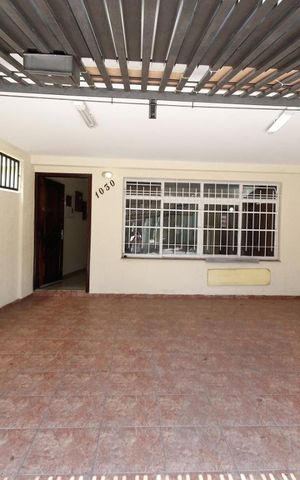 Casa à venda com 150m², 3 quartos e 2 vagas Casa à venda com 150m², 3 quartos e 2 vagasGaragem