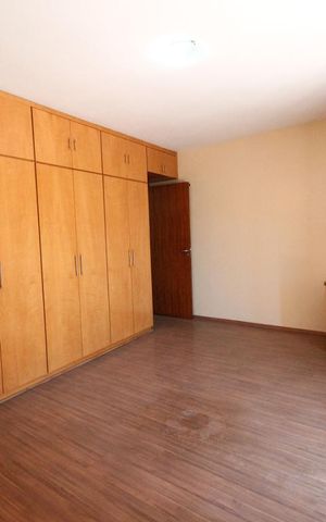 Casa à venda com 150m², 3 quartos e 2 vagas Casa à venda com 150m², 3 quartos e 2 vagasQuarto