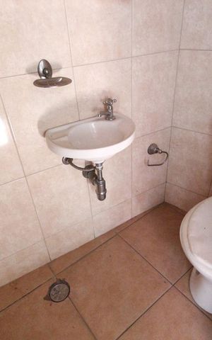 Casa à venda com 150m², 3 quartos e 2 vagas Casa à venda com 150m², 3 quartos e 2 vagasLavabo