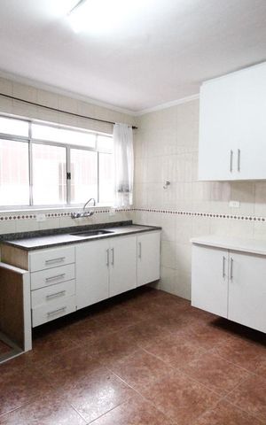 Casa à venda com 150m², 3 quartos e 2 vagas Casa à venda com 150m², 3 quartos e 2 vagasCozinha
