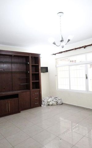 Casa à venda com 150m², 3 quartos e 2 vagas Casa à venda com 150m², 3 quartos e 2 vagasSala