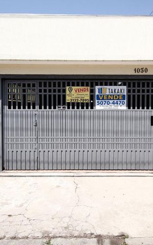 Casa à venda com 150m², 3 quartos e 2 vagas Casa à venda com 150m², 3 quartos e 2 vagasFachada