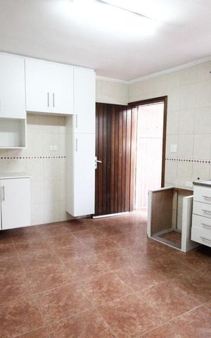 Casa à venda com 150m², 3 quartos e 2 vagas Casa à venda com 150m², 3 quartos e 2 vagasCozinha