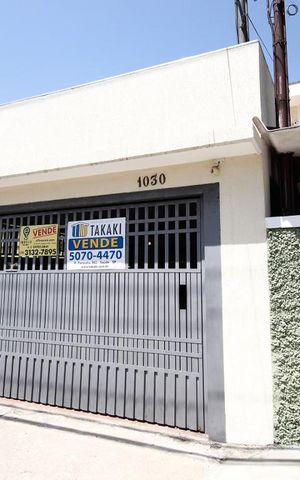 Casa à venda com 150m², 3 quartos e 2 vagas Casa à venda com 150m², 3 quartos e 2 vagasFachada