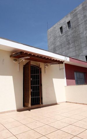 Casa à venda com 150m², 3 quartos e 2 vagas Casa à venda com 150m², 3 quartos e 2 vagasQuintal