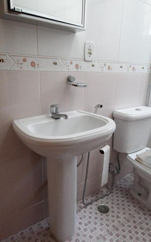 Casa à venda com 150m², 3 quartos e 2 vagas Casa à venda com 150m², 3 quartos e 2 vagasBanheiro
