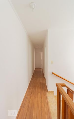 Casa à venda com 150m², 3 quartos e 2 vagas Casa à venda com 150m², 3 quartos e 2 vagasCorredor