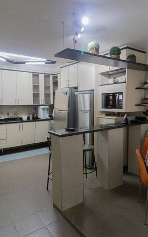 Casa à venda com 222m², 3 quartos e 5 vagas Casa à venda com 222m², 3 quartos e 5 vagasCozinha