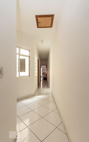 Casa à venda com 240m², 3 quartos e sem vaga Casa à venda com 240m², 3 quartos e sem vagaCorredor