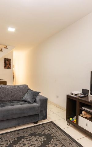 Casa à venda com 240m², 3 quartos e sem vaga Casa à venda com 240m², 3 quartos e sem vagaSala