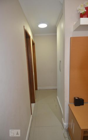 Apartamento à venda com 87m², 2 quartos e sem vagaCorredor