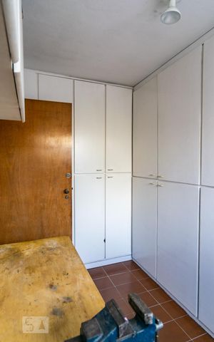 Casa à venda com 550m², 5 quartos e 6 vagas Casa à venda com 550m², 5 quartos e 6 vagasQuarto de Serviço
