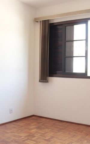Casa à venda com 312m², 4 quartos e 8 vagasQuarto 2