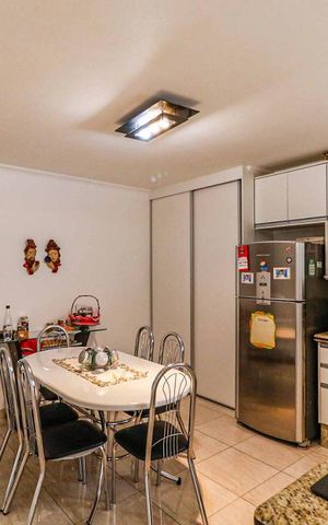 Casa à venda com 145m², 3 quartos e 2 vagas Casa à venda com 145m², 3 quartos e 2 vagasCozinha