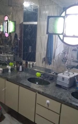 Casa à venda com 400m², 3 quartos e 5 vagas Casa à venda com 400m², 3 quartos e 5 vagasBanheiro 1