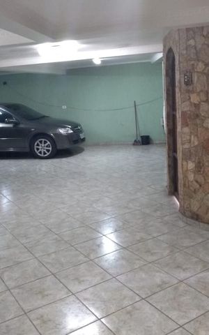 Casa à venda com 400m², 3 quartos e 5 vagas Casa à venda com 400m², 3 quartos e 5 vagasGaragem