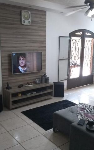 Casa à venda com 400m², 3 quartos e 5 vagas Casa à venda com 400m², 3 quartos e 5 vagasSala