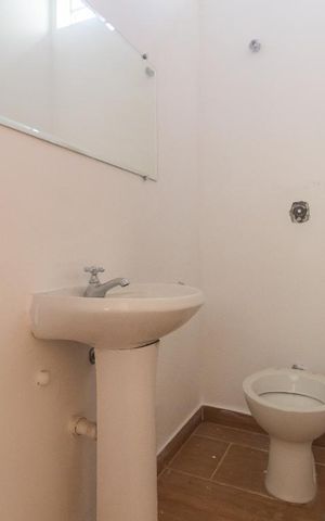 Casa à venda com 37m², 1 quarto e sem vaga Casa à venda com 37m², 1 quarto e sem vagaBanheiro
