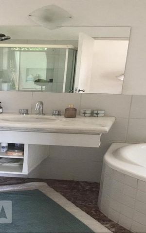 Casa à venda com 460m², 2 quartos e 3 vagas Casa à venda com 460m², 2 quartos e 3 vagasBanheiro