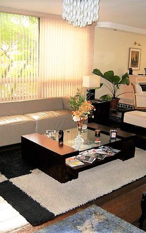 Apartamento à venda com 230m², 4 quartos e 3 vagas Apartamento à venda com 230m², 4 quartos e 3 vagasSala