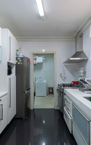 Casa de condomínio à venda com 380m², 3 quartos e 3 vagas1o. Andar - Cozinha