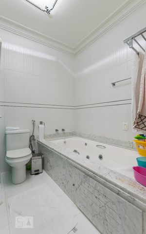 Casa de condomínio à venda com 380m², 3 quartos e 3 vagas2o. Andar - Suíte 3 - Banheiro