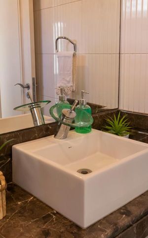 Casa de condomínio à venda com 380m², 3 quartos e 3 vagas1o. Andar - Lavabo