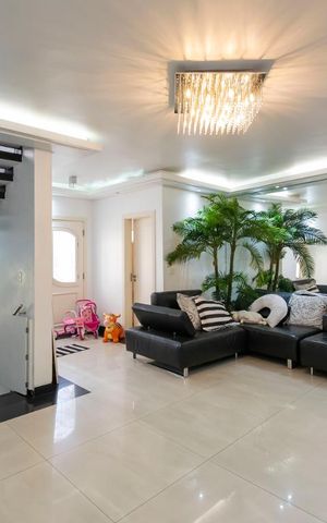 Casa de condomínio à venda com 380m², 3 quartos e 3 vagas1o. Andar - Sala