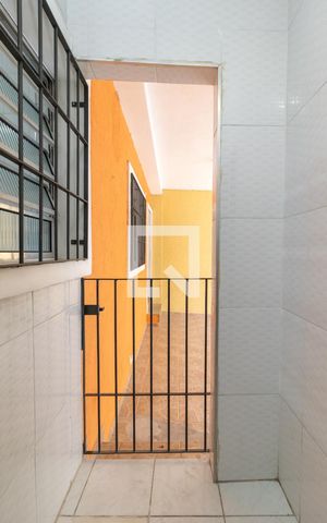 Casa à venda com 110m², 2 quartos e 2 vagasCorredor Externo