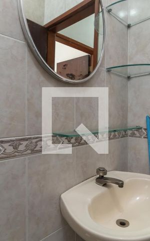 Casa à venda com 110m², 2 quartos e 2 vagasBanheiro