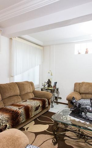 Casa à venda com 220m², 3 quartos e 3 vagasSala