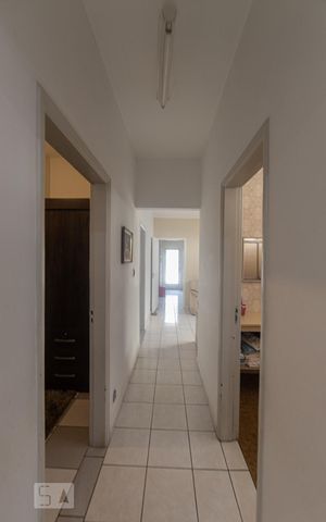 Casa à venda com 150m², 3 quartos e 2 vagasCorredor