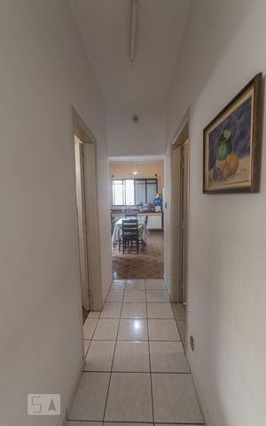 Casa à venda com 150m², 3 quartos e 2 vagasCorredor